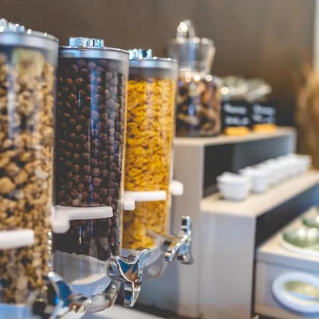 Iris לינה וארוחת בוקר